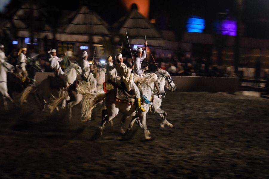 Leckeres Abendessen mit der historischen Show von Fantasie und Tanz