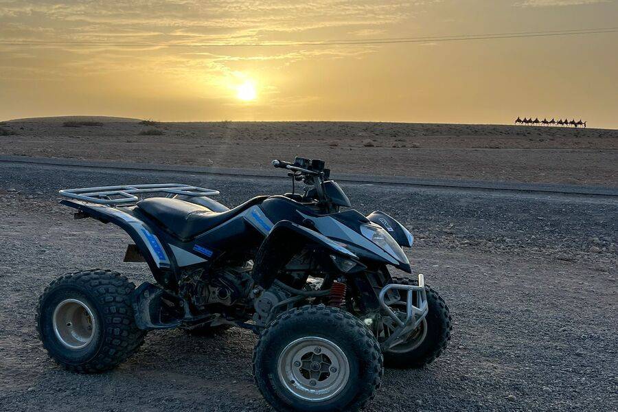 Quad-Bike und Live-Show und Abendessen in der Wüste von Agafay