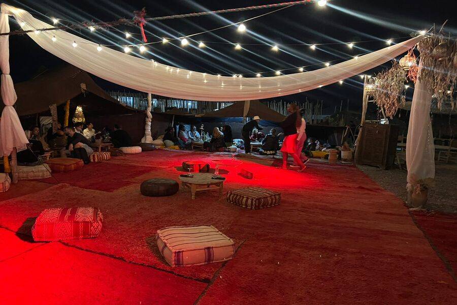 Quad-Bike und Live-Show und Abendessen in der Wüste von Agafay