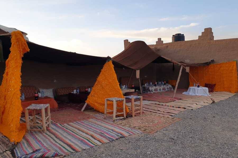 Kamelenrit bij zonsondergang in de Agafay-woestijn en diner in Chouf L'Or in Marrakech