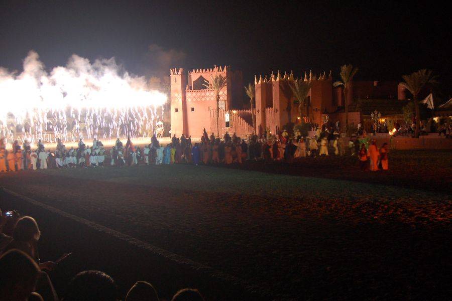 Leckeres Abendessen mit der historischen Show von Fantasie und Tanz