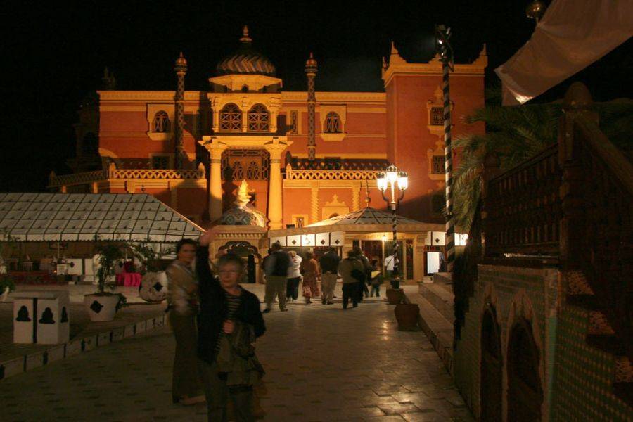 Leckeres Abendessen mit der historischen Show von Fantasie und Tanz