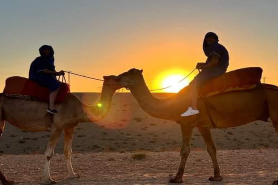 Tagesausflug zum Atlasgebirge mit Kameltrekking bei Sonnenuntergang in der Agafay Sahara