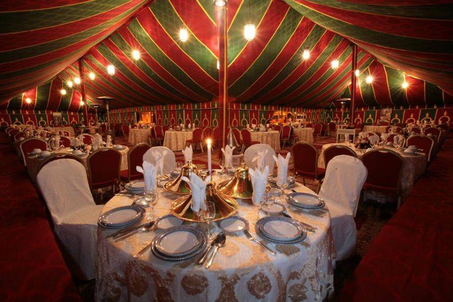 Leckeres Abendessen mit der historischen Show von Fantasie und Tanz