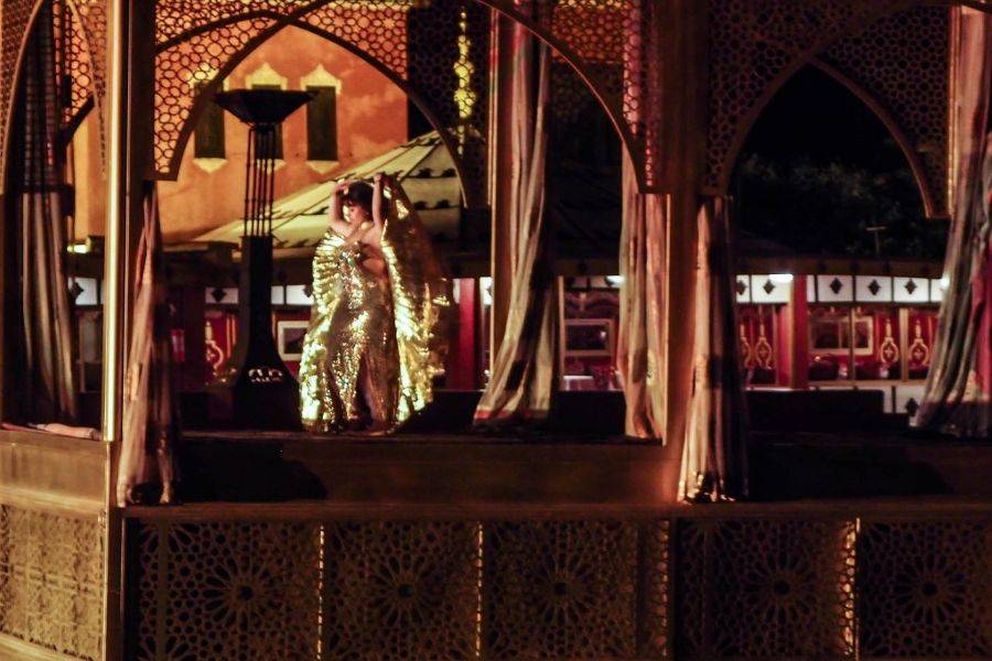 Leckeres Abendessen mit der historischen Show von Fantasie und Tanz