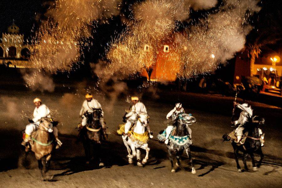 Leckeres Abendessen mit der historischen Show von Fantasie und Tanz