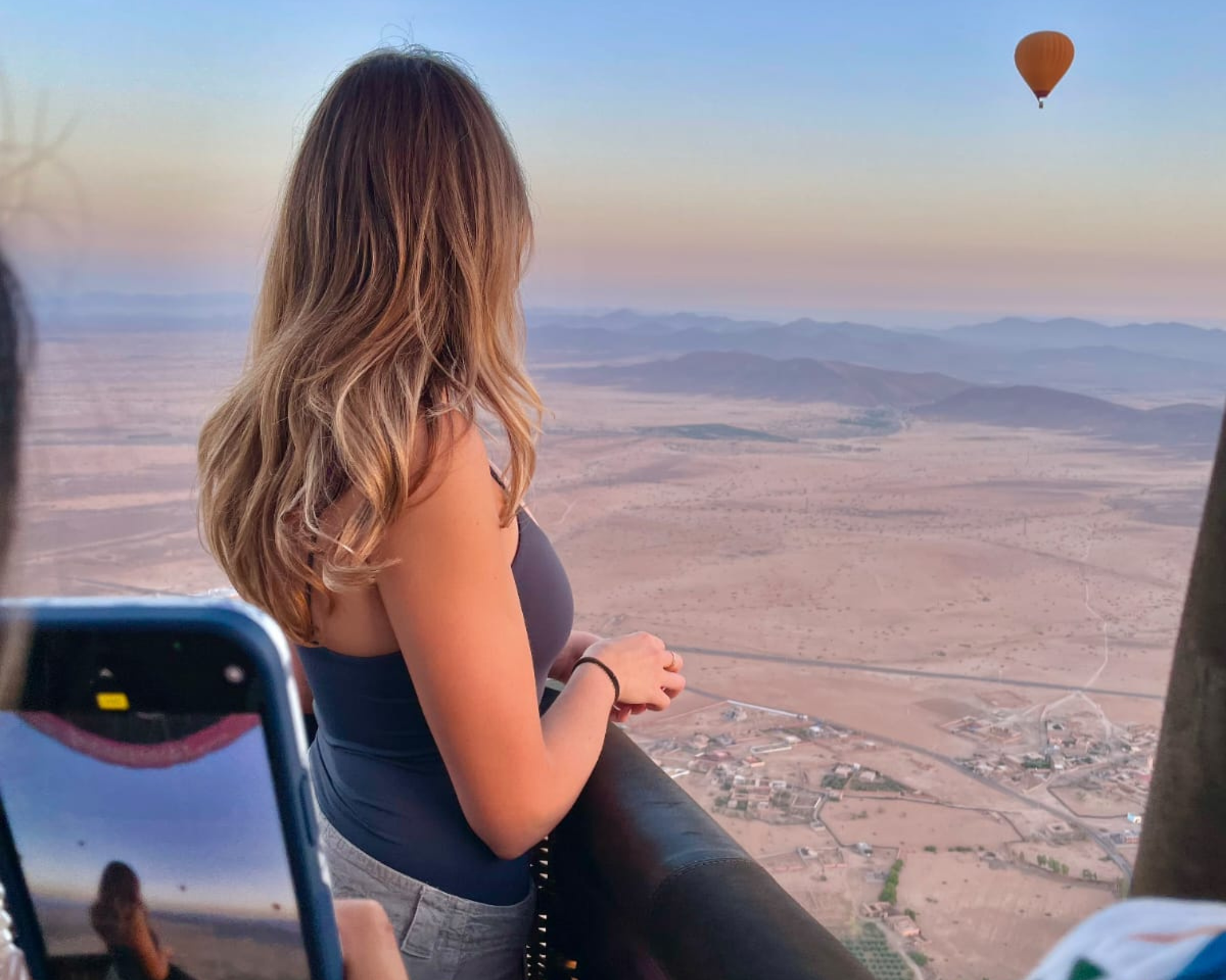  1 740 Heißluftballonfahrt bei Sonnenaufgang, Pool-Tagesticket & Mittagessen in Marrakesch