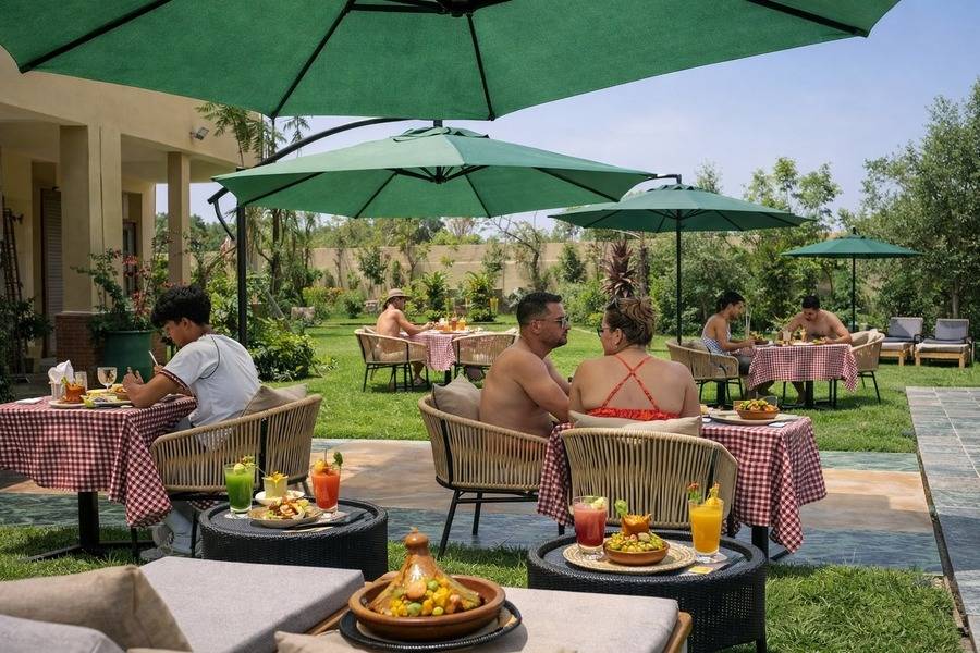  1 740 Heißluftballonfahrt bei Sonnenaufgang, Pool-Tagesticket & Mittagessen in Marrakesch